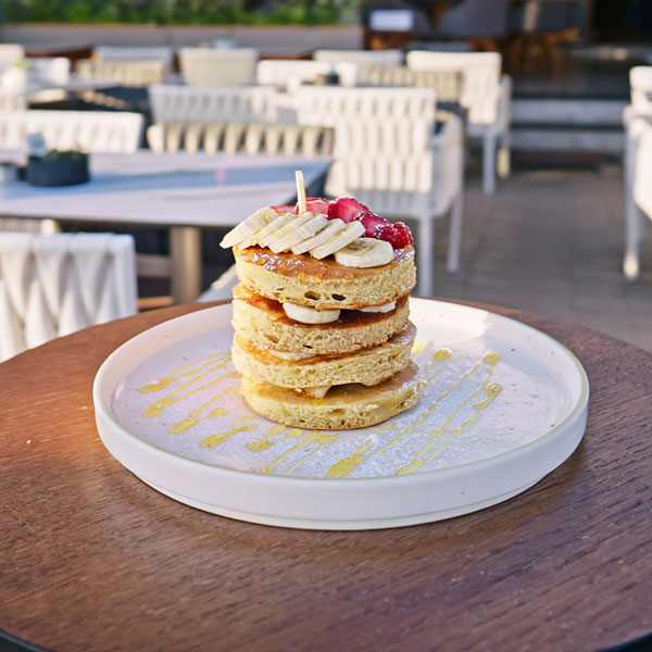 honey-fruits-pancake